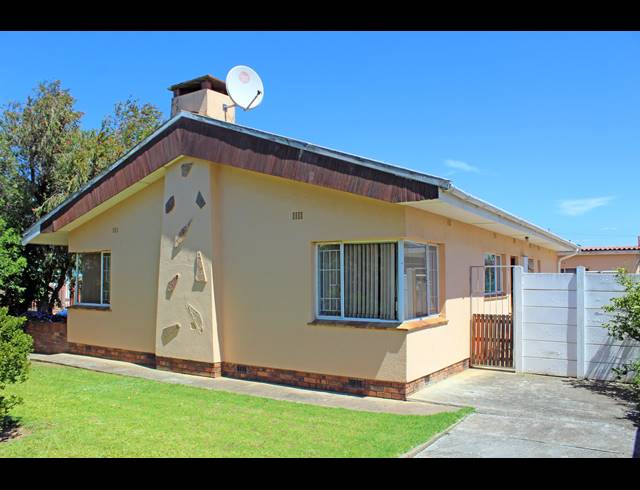 3 BEDROOM HOUSE FOR SALE IN STRAND CENTRAL